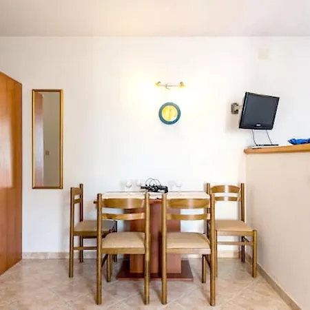 Modern In Zavala, 50 M² With Free Parking. Zavala