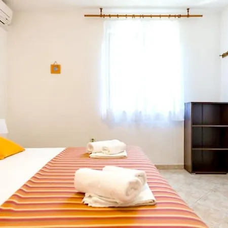 Modern In Zavala, 50 M² With Free Parking. Apartamento *