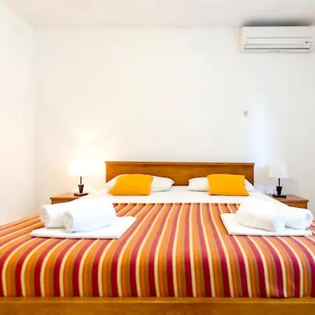 Apartamento Modern In Zavala, 50 M² With Free Parking.